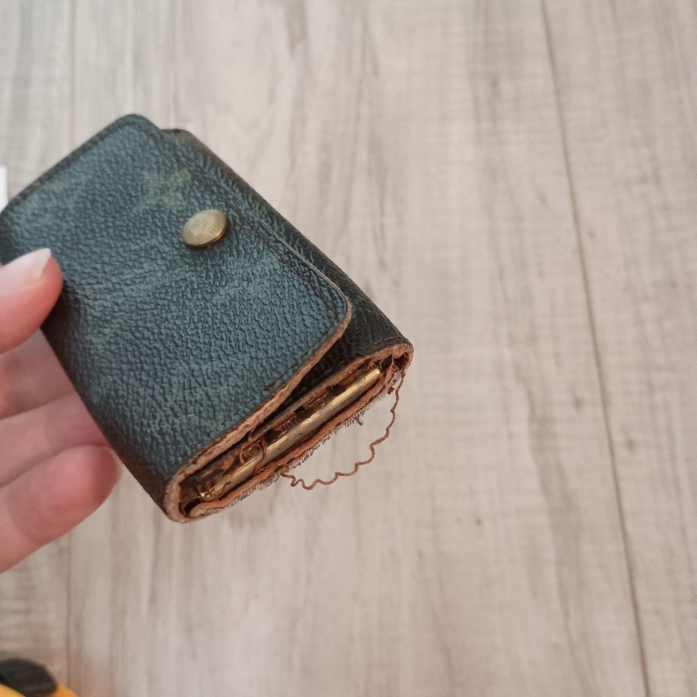 Authentic Louis Vuitton Multicle 4 Monogram Key Holder Canvas Leather 4 Hooks - Picture 3 of 12